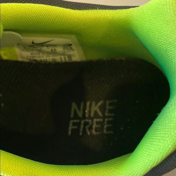 Nike Black and Lime Green Sneakers - Picture 6 of 8